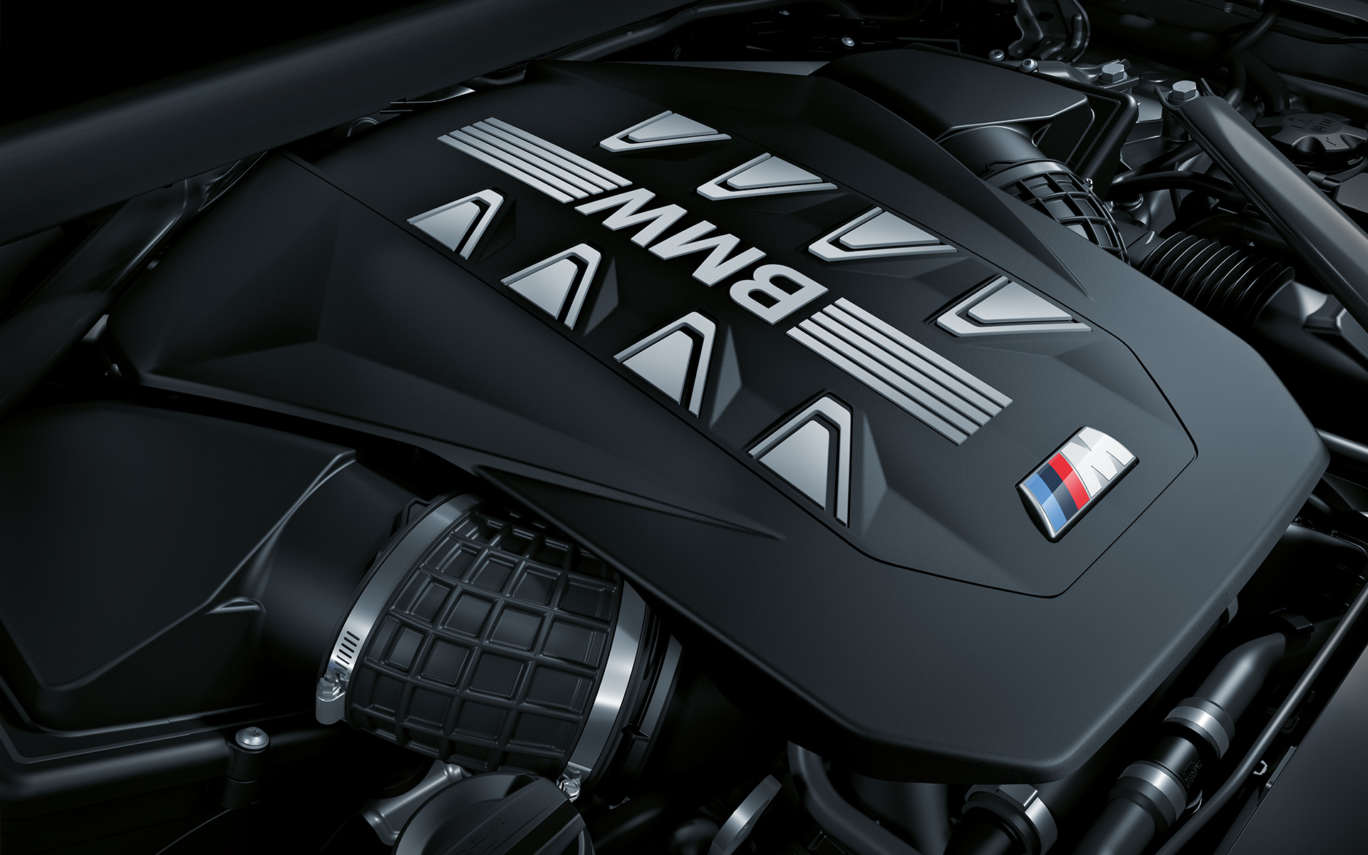 BMW X6 M60i G06 MP engine close-up
