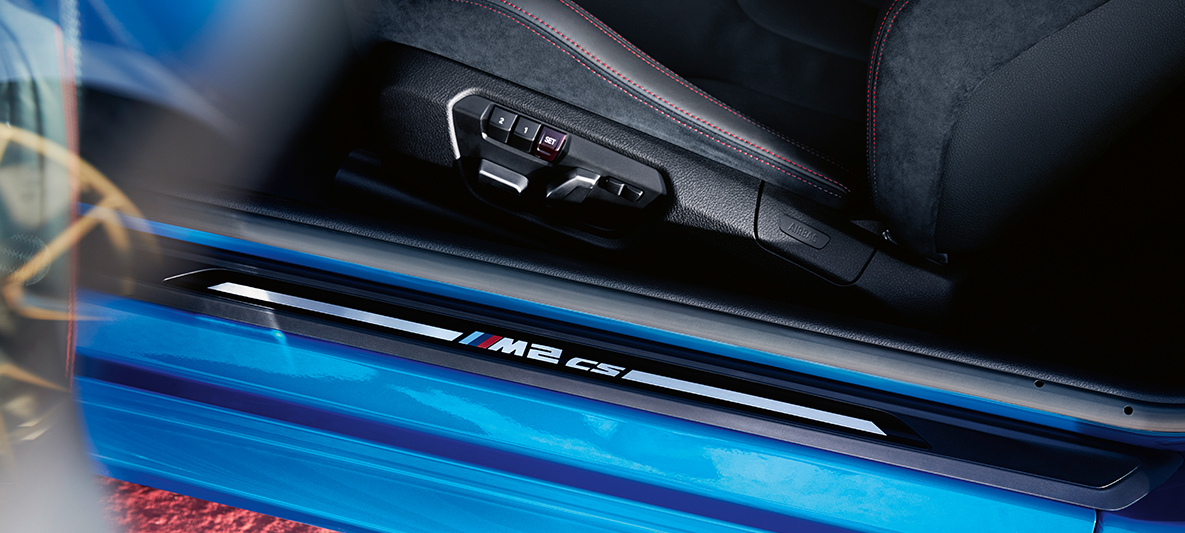 Door sill finisher BMW M2 CS Door sill finisher BMW M2 CS F87 Misano Blue metallic detail view