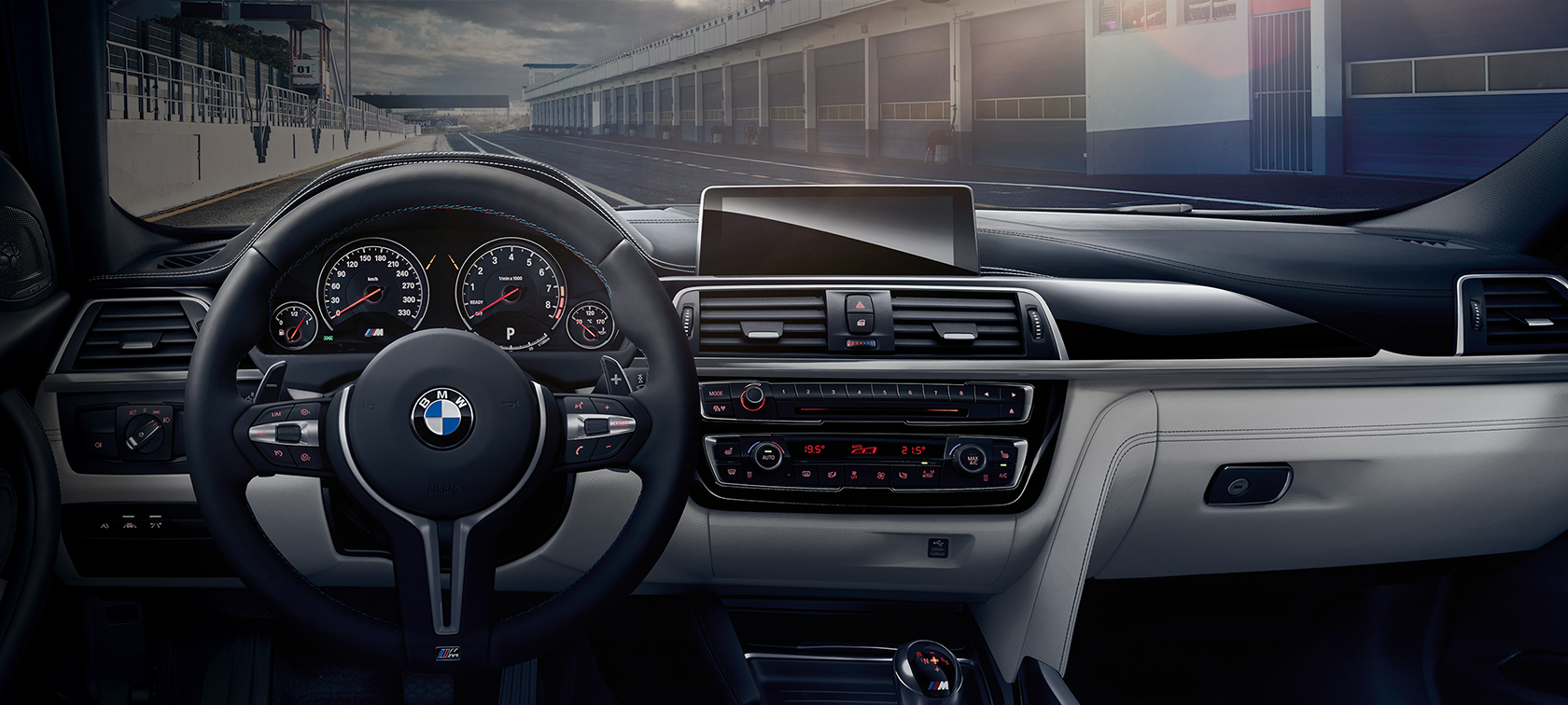 Tableau de bord et Volant BMW - BMW M3 berline - Vue de l'habitacle Tableau de bord et Volant BMW - BMW M3 berline - Vue de l'habitacle