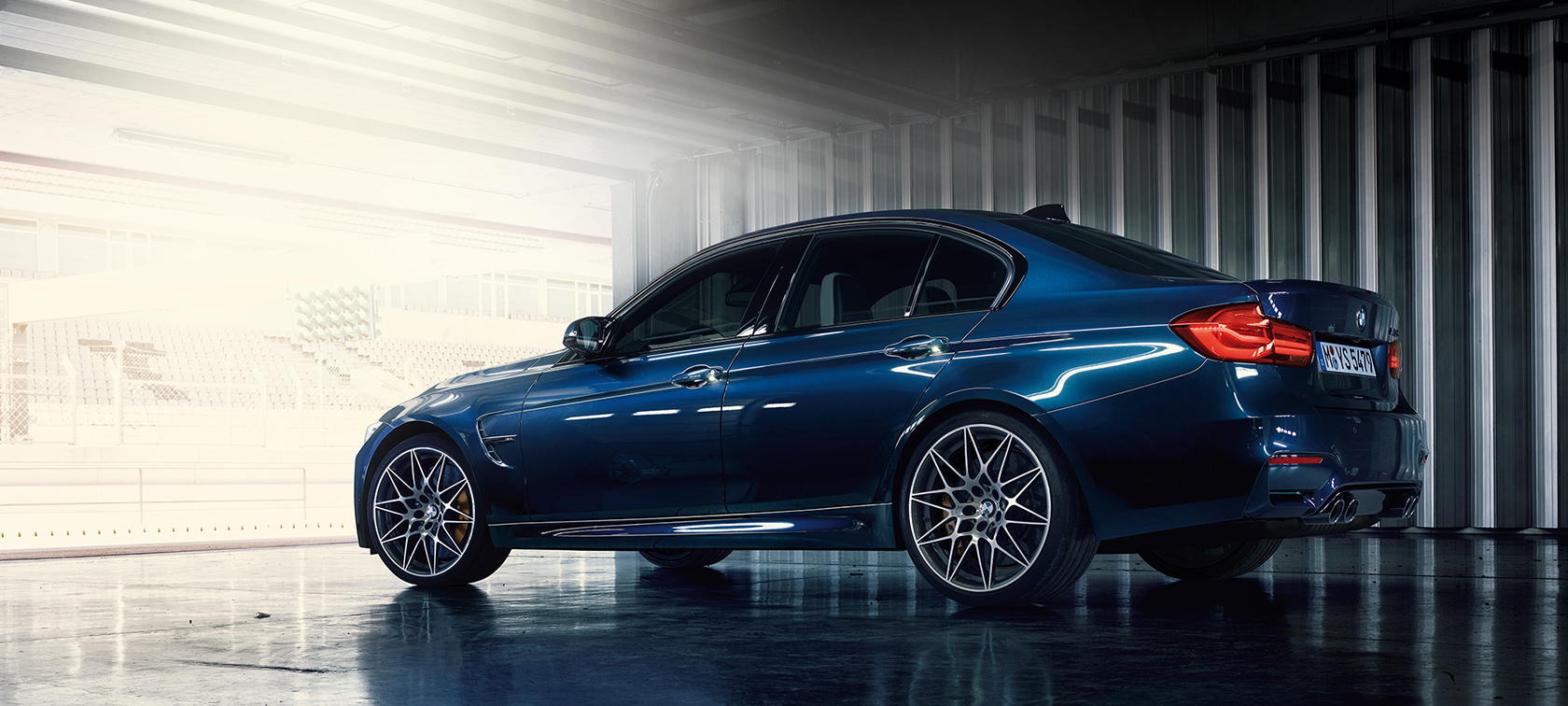 BMW M3 berline - Carrosserie bleue - Vue latérale BMW M3 berline - Carrosserie bleue - Vue latérale