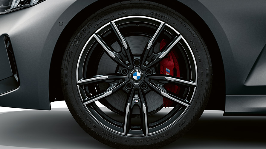 BMW M340i xDrive Sedan G20 BMW Individual Frozen Pure Grey metallic 19'' M light alloy wheels in Double-spoke 792 M Bicolour Jet Black close-up