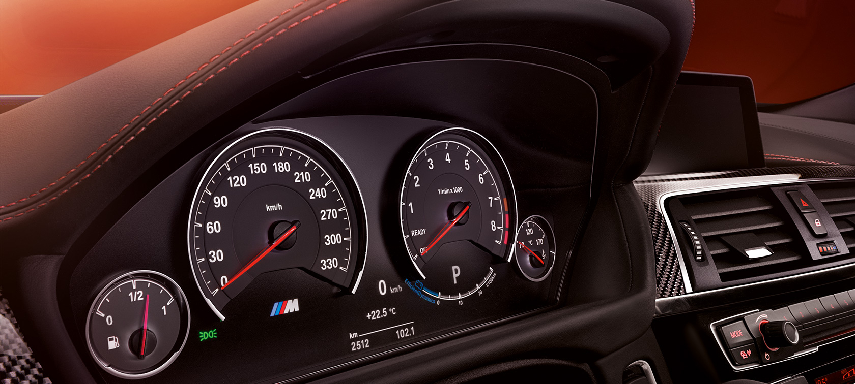 Tableau de bord BMW M4 Coupé - Vue de l'intérieur Tableau de bord BMW M4 Coupé - Vue de l'intérieur