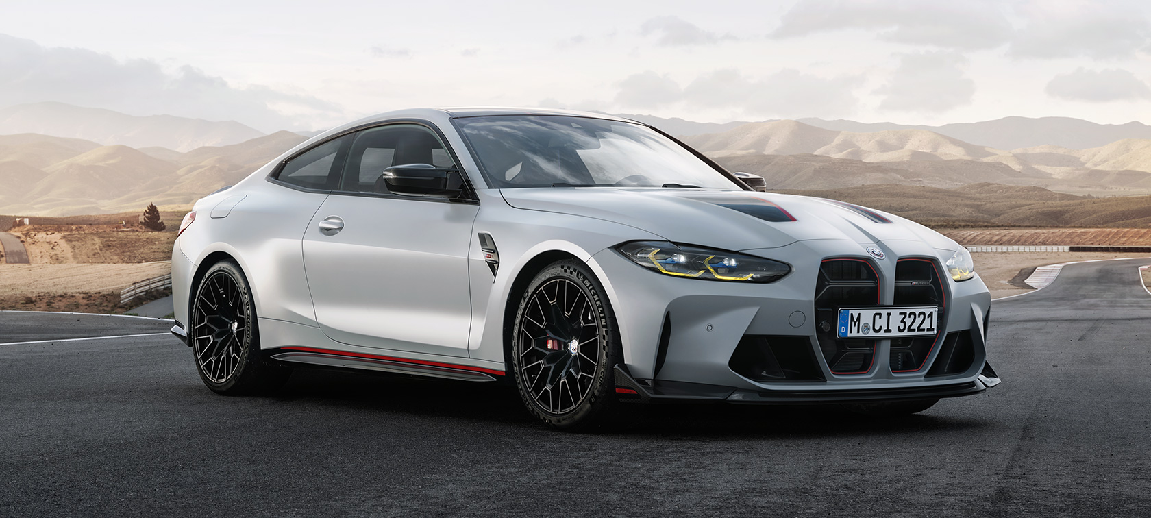 BMW M4 CSL G82 vue de trois quarts avant BMW M4 CSL G82 teinte spéciale BMW Individual Frozen Deep Grey metallic, vue de trois quarts avant