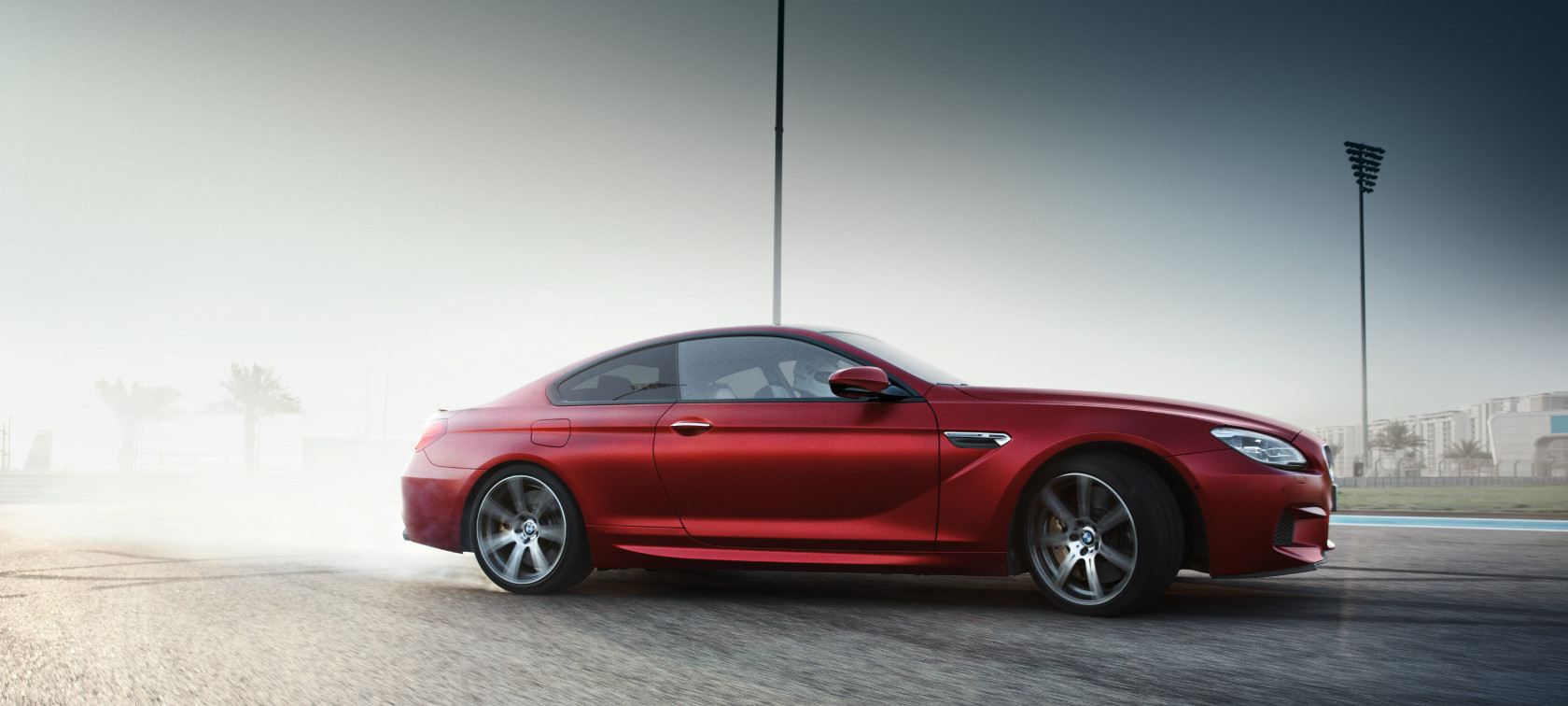 BMW M6 Coupé - Carrosserie rouge - Vue latérale gauche BMW M6 Coupé - Carrosserie rouge - Vue latérale gauche