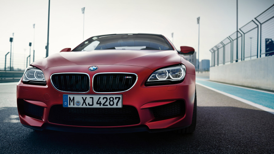Essai routier du Coupé BMW M6 rouge - vue frontale.