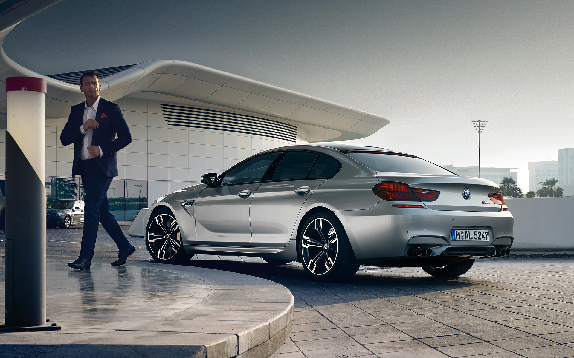 Gran Coupé BMW M6 de Série M - auto sportive de luxe. Carrosserie grise.