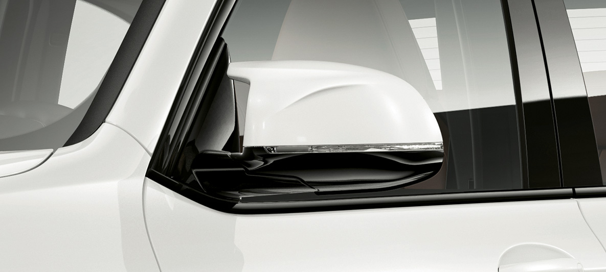 BMW X3 M, mirror caps in body colour. BMW X3 M in Alpine White, exterior, mirror caps in body colour.