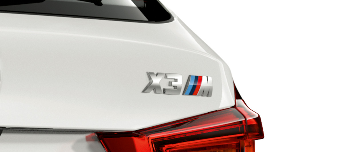 BMW X3 M, model designation. BMW X3 M in Alpine White, exterior, rear with model designation.