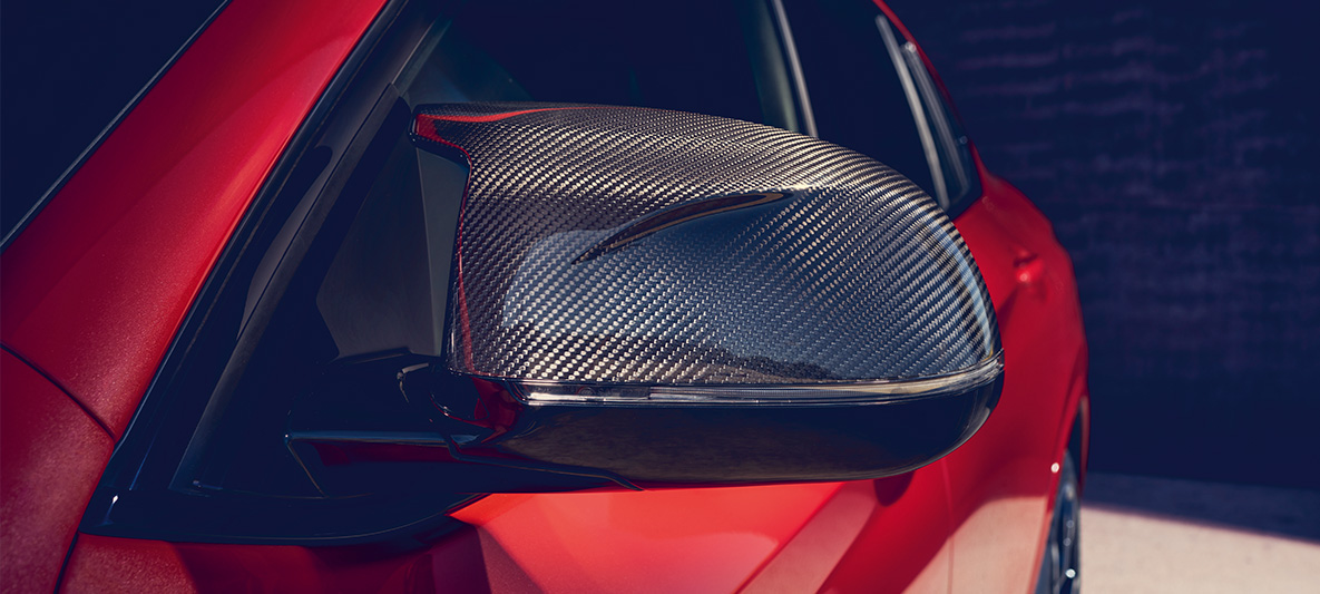 BMW X4 M Competition, mirror caps in carbon. BMW X4 M Competition in Toronto Red metallic, exterior, M Carbon exterior package, mirror caps in carbon.