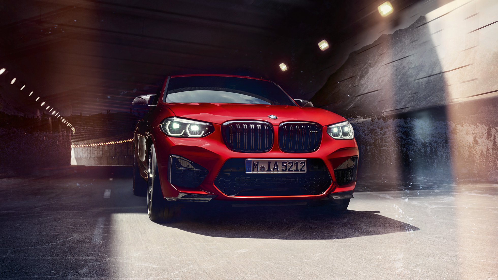 BMW X4 M Competition, three-quarter front view. BMW X4 M Competition in Toronto Red metallic, exterior, three-quarter front view.
