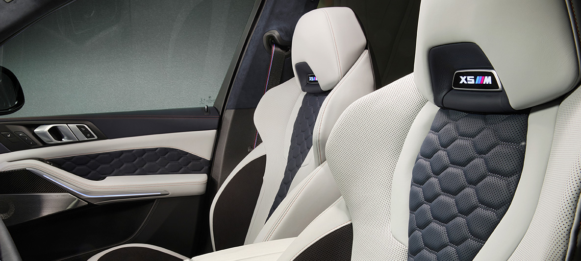 BMW X5 M SUV First Edition F95 2020 interior multifuctional seats full leather 'Merino'/Alcantara combination Silverstone/Night Blue BMW X5 M First Edition F95 2020 SUV interior multifuctional seats full leather 'Merino'/Alcantara combination Silverstone/Night Blue