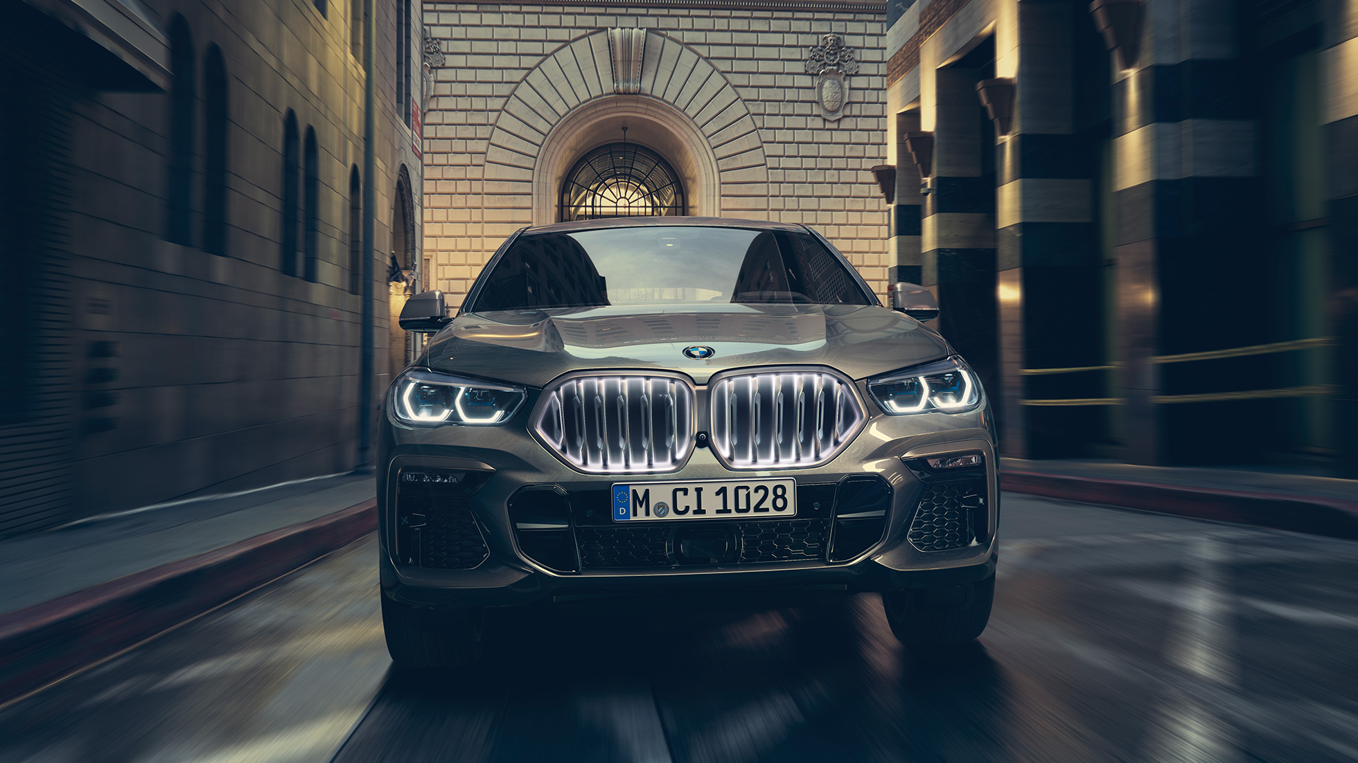 BMW X6 avec moteur diesel 6 cylindres M TwinPower Turbo BMW X6 avec moteur diesel 6 cylindres M TwinPower Turbo, vue avant Manhattan metallic G06