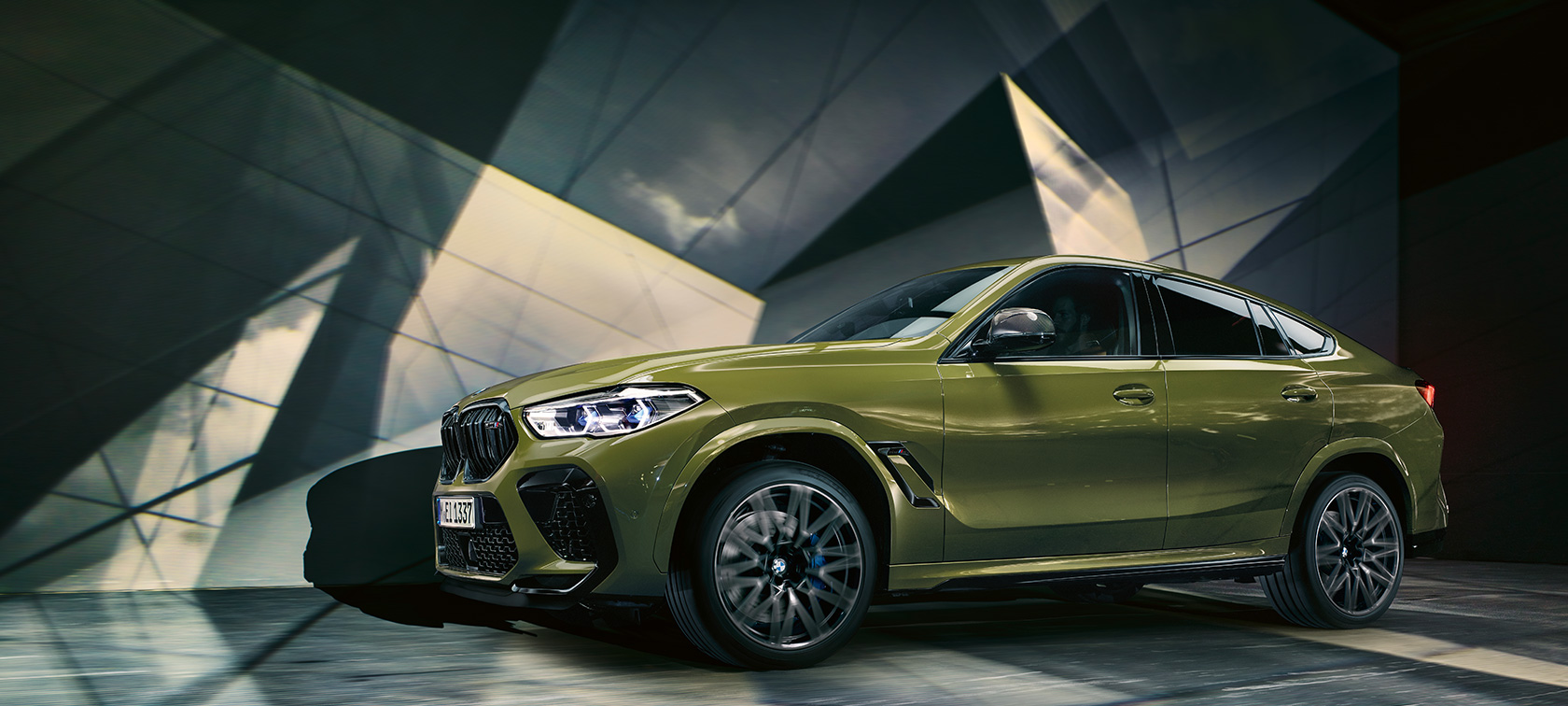 Les nouvelles voitures BMW X6 M Les nouvelles voitures BMW X6 M en teinte spéciale BMW Individual Urban Green F96 2020