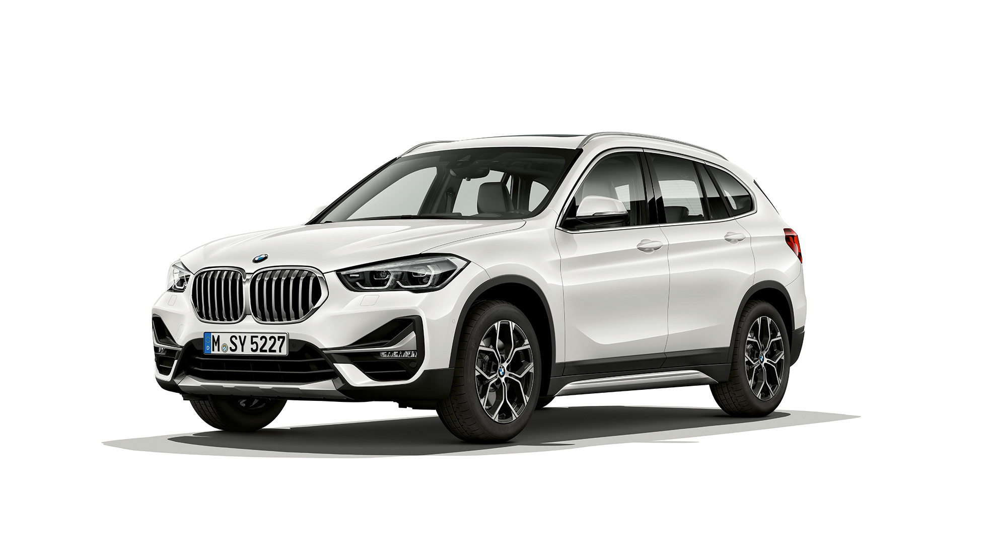 BMW X1, Model xLine, three-quarter front view. BMW X1, Model xLine, three-quarter front view studio shot.