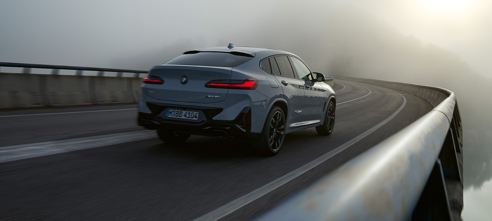 BMW X4 SUV G02 Accessoires d’origine BMW 2021 BMW X4 SUV G02 Accessoires d'origine BMW Brooklyn Grau vue de trois quarts arrière 2021