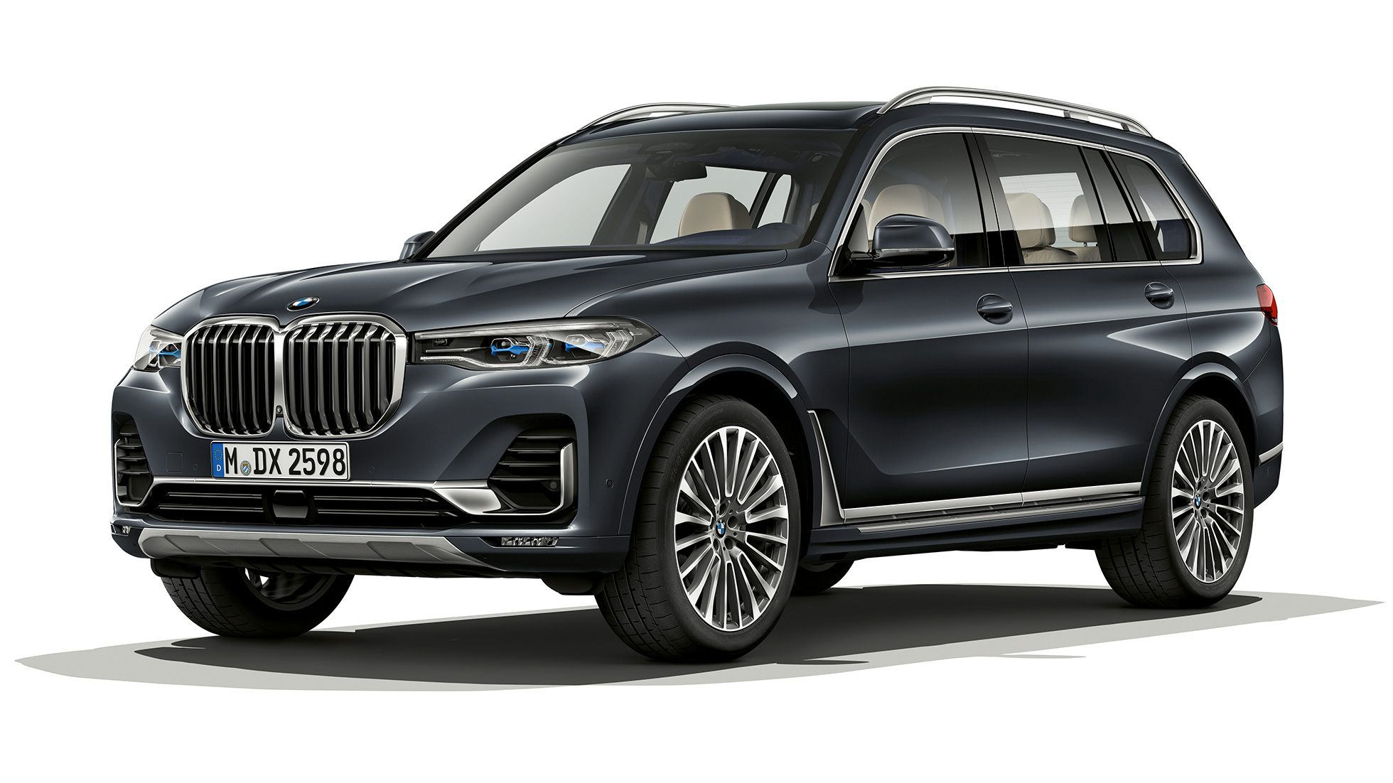 Studio shot of the BMW X7 three-quarter front view in Design Pure Excellence. Studio shot of the BMW X7 three-quarter front view in Design Pure Excellence.