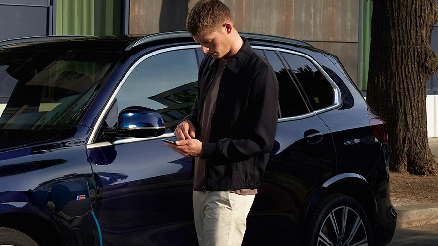 Remote Software Upgrade 21-03 BMW 4 Series Convertible driving on the street Remote Software Upgrade 21-03 BMW 4 Series Convertible driving on the street three-quarter side view