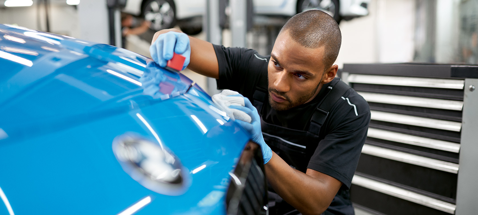 Réparations cosmétiques BMW Centres de réparation des collisions certifiés BMW atelier de service pour les employés