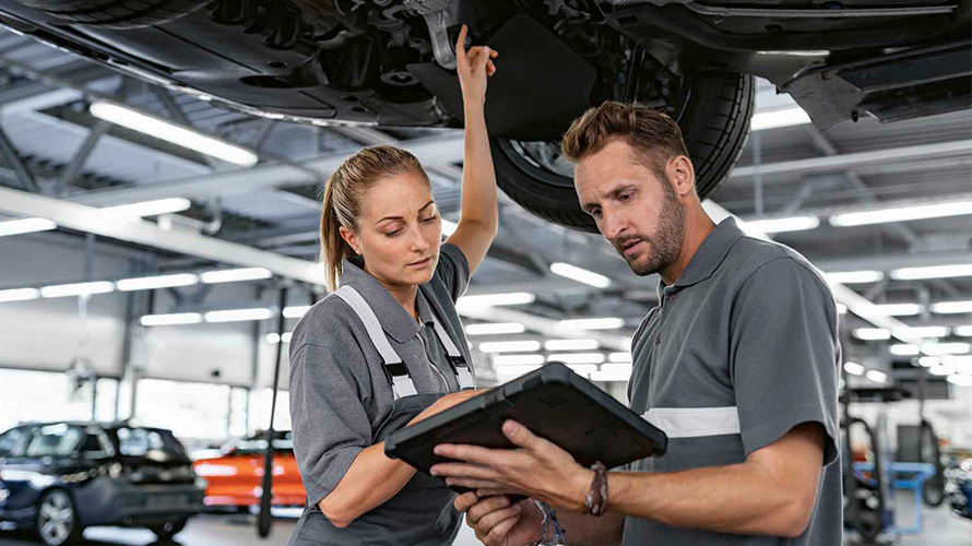 BMW Certified Technicians BMW Certified Technicians with Guaranteed Expertise