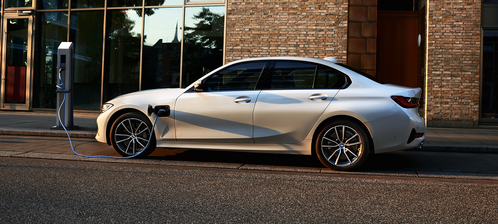 330e Plug-in Hybrid 330e Plug-in Hybrid