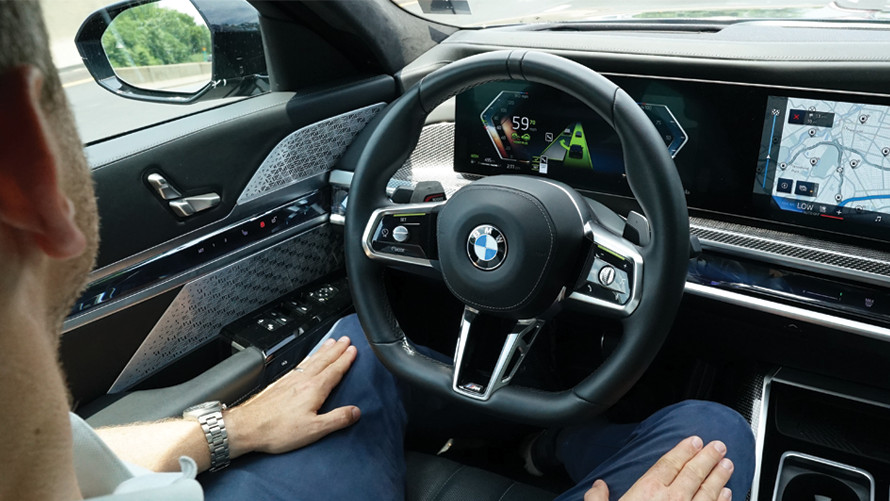 Remote Software Upgrade Welcome Light Animation Remote Software Upgrade Welcome Light Animation vue arrière de la BMW