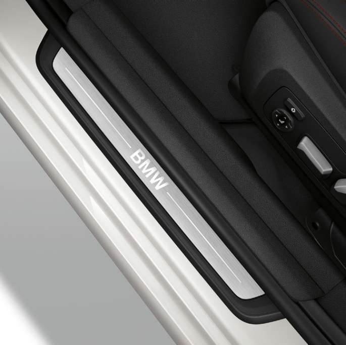Top view of the door sill of the BMW 3 Series Sedan with Sport Line features.