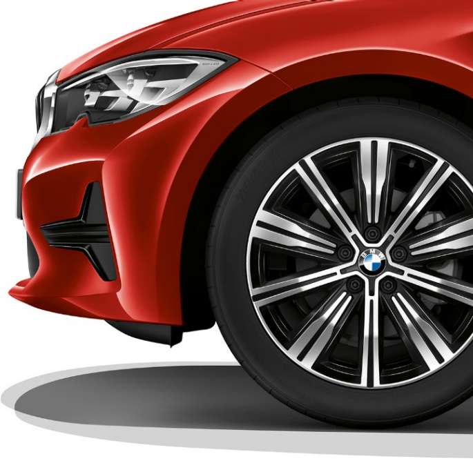 Close-up of the light alloy wheel of the BMW 3 Series Sedan with model Advantage features.