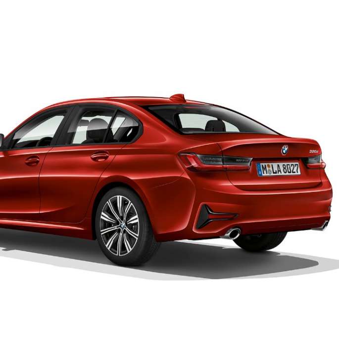 Three-quarter rear shot of the BMW 3 Series Sedan with model Advantage features.